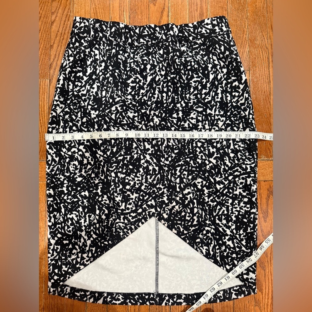 Eloquii Skirt 
Monochrome Abstract Design - Picture 2 of 7